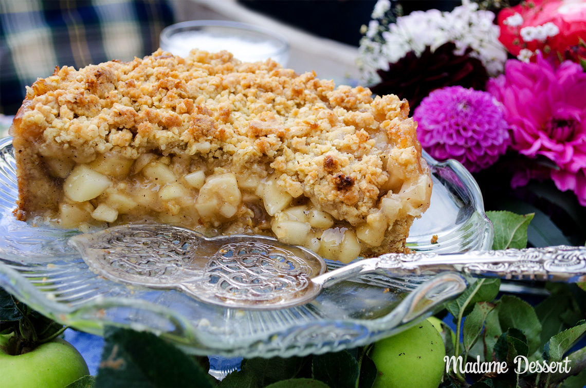 Crunchy Crumble Apple Pie | Madame Dessert