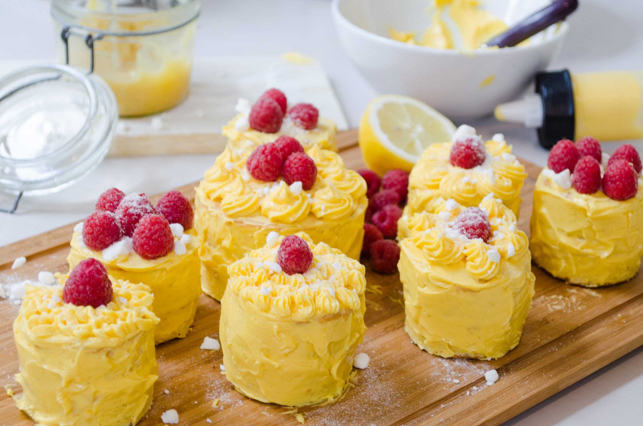 Zitronentörtchen mit Lemon Curd und Himbeeren | Madame Dessert