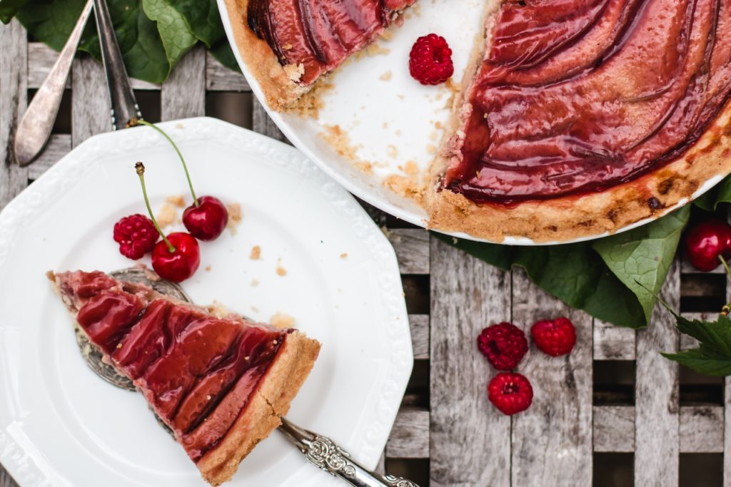 Fruchtige Kirsch-Rhabarber-Tarte | Madame Dessert