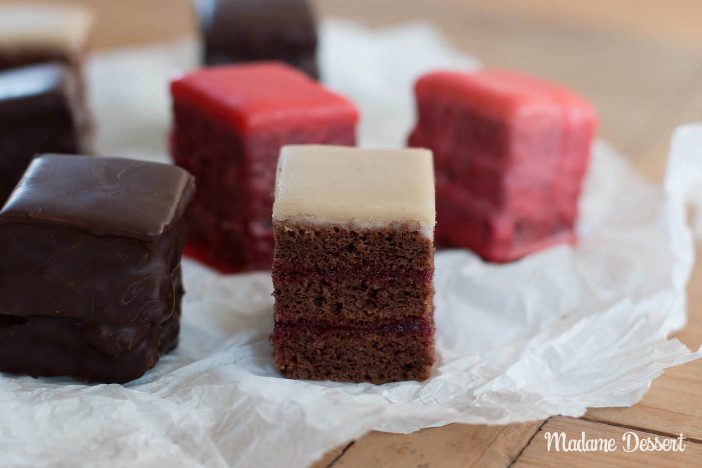 Schokoladen Petit Fours mit Sauerkirschen | Madame Dessert