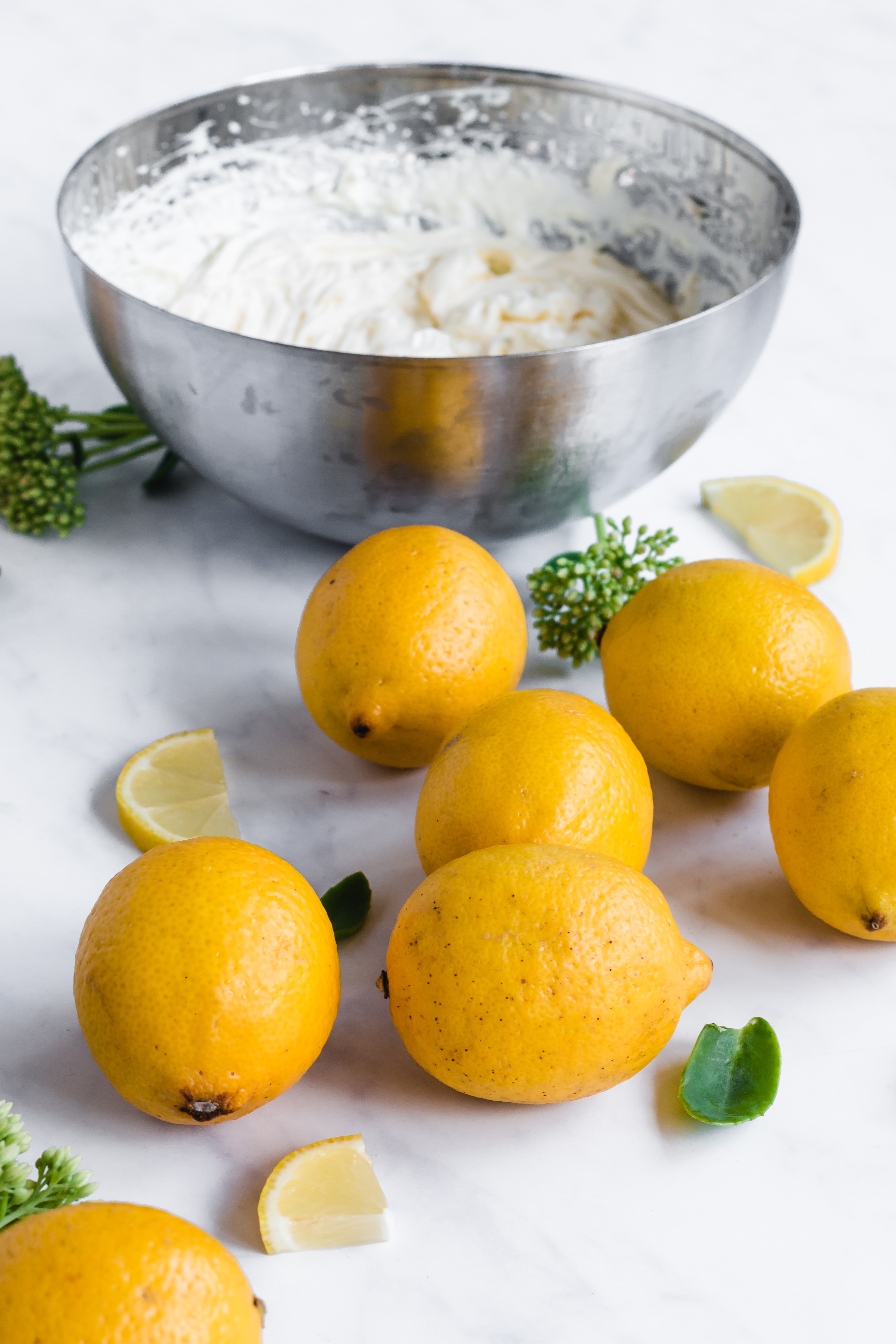 Fruchtige Zitronenschnitten mit Frischkäse Topping & Lemon Curd | Madame Dessert