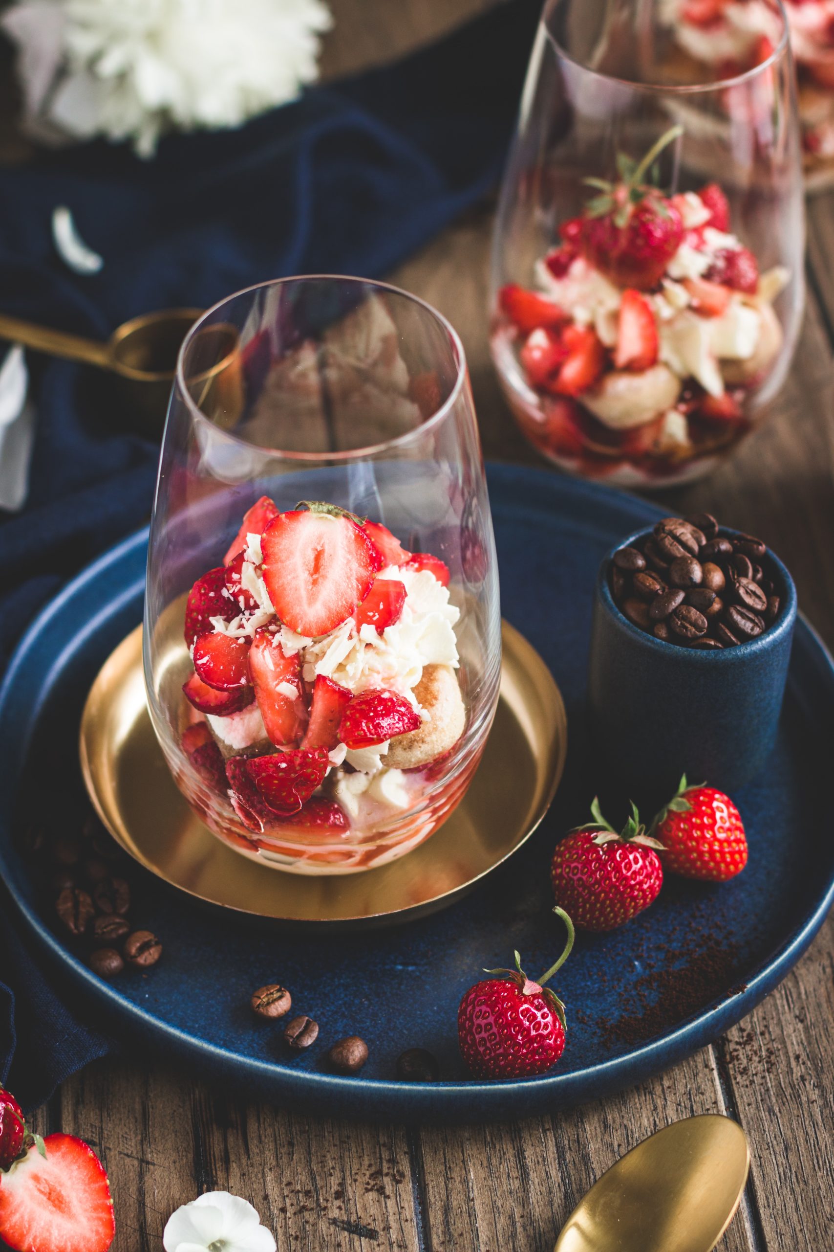 Tiramisu aux fraises au chocolat blanc |  dame dessert