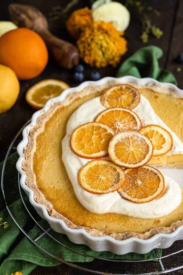 Orangen Tarte mit Joghurt-Creme &amp; kandierten Orangenscheiben