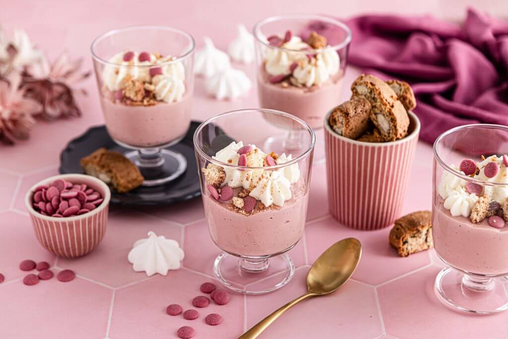 Pudding au chocolat rose avec chocolat rubis |  dame dessert